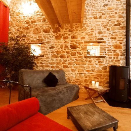 Вілла La Grange De Marie A St Angel - Magnifique Grange Renovee En Loft Pour 1 A 6 Pers Saint-Angel  Екстер'єр фото