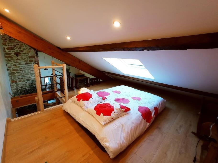 Вілла La Grange De Marie A St Angel - Magnifique Grange Renovee En Loft Pour 1 A 6 Pers Saint-Angel  Екстер'єр фото