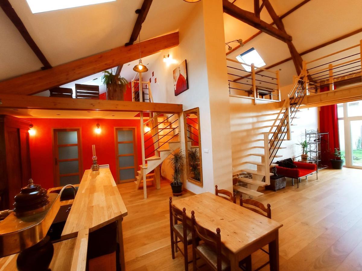 Вілла La Grange De Marie A St Angel - Magnifique Grange Renovee En Loft Pour 1 A 6 Pers Saint-Angel  Екстер'єр фото